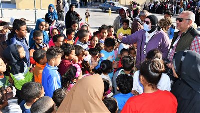 إقبال أهالي مدينة القصير على قافلة جامعة المنصورة