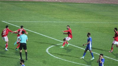 كهربا يسجل ويصنع في تقدم الأهلي على سموحة بثلاثية في الشوط الأول
