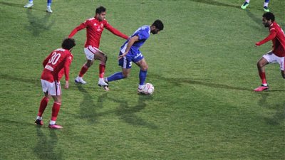 الأهلي يواصل التقدم على سموحة بثلاثية ومشاركة كريستو