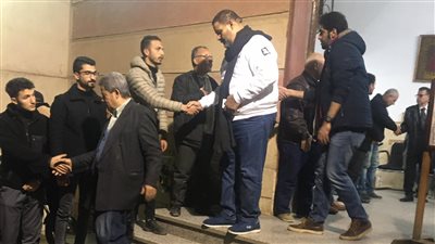 غياب نجوم الفن عن عزاء الشاعر الغنائي ناصر الجيل (صور)