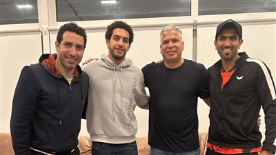 مصطفى شوبير يلتقي مع أبوتريكة ووائل جمعة في الدوحة (صور)