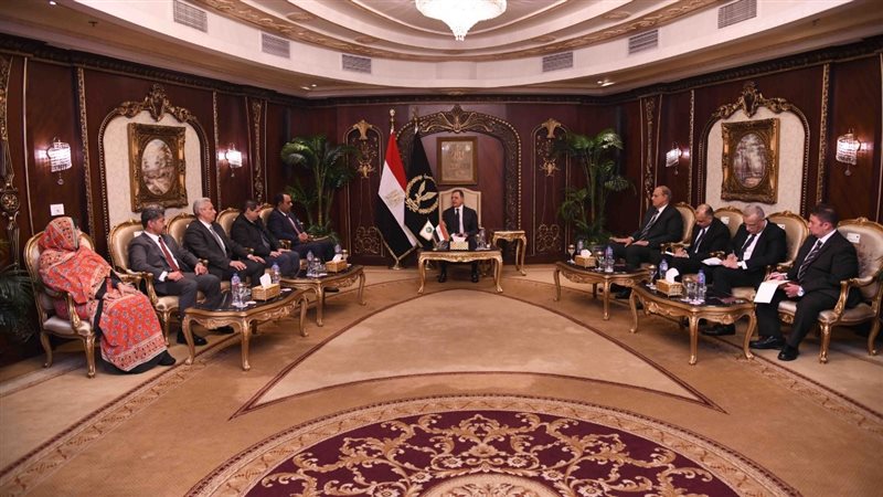 وزير الداخلية يلتقى