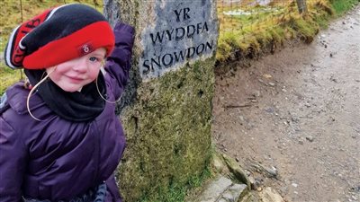 طفلة في الخامسة تحقق لقب أصغر متسلقة لقمم بريطانيا