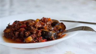 طريقة عمل المسقعة باللحمة المفرومة، أكلة بسيطة يعشقها الجميع