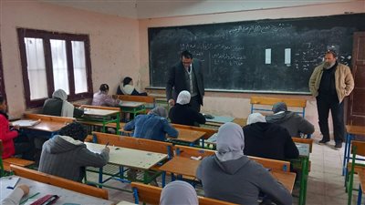 طلاب الإعدادية بالمنيا عن امتحان العربي: النحو يختبر ذكاء الطلاب 