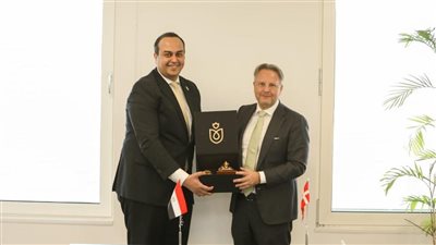 رئيس هيئة الرعاية الصحية يلتقي سفير الدنمارك لدى مصر