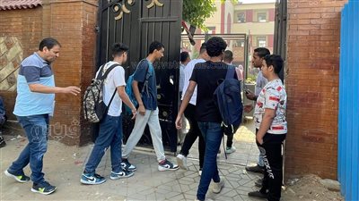 طلاب الصف الثاني الثانوي بالجيزة: امتحان الجبر صعب وحساب المثلثات سهل (فيديو)