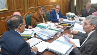 محافظ القليوبية يترأس اجتماع لجنة اختيار المتقدمين للوظائف القيادية