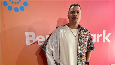 حسن شاكوش يروج لأغنيته الجديدة 