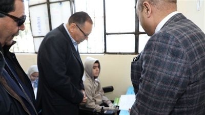 محافظ الشرقية يتفقد امتحانات الشهادة الإعدادية بمدارس القرين (صور)