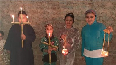 مسلمو ومسيحو قنا يحتفلون بعيد الغطاس (صور)