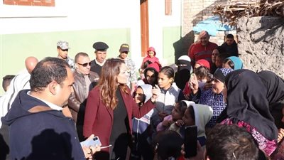 نائب محافظ الجيزة تزور المنازل المطورة بقرى العياط وتشيد بدور مصر الخير (صور)