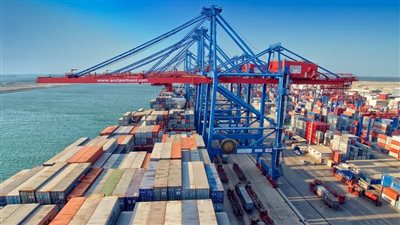 الحكومة: انتهاء أزمة السلع والبضائع المتراكمة في الموانئ خلال أيام