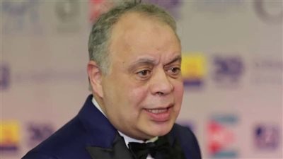 أشرف زكي: بعض الفنانين بيستفزوا الناس بسياراتهم الفارهة 