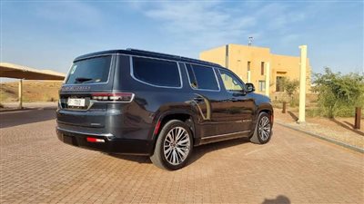 لقطات مذهلة لسيارة جيب جراند واجونير 2023 الجديدة كليا