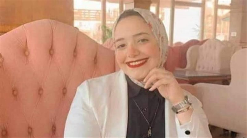 نادية عبد العزيز