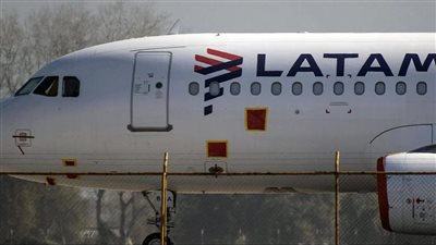 سرب نحل يهاجم طائرة ركاب في البرازيل ويلغي رحلتها، اعرف التفاصيل (صور)