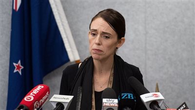 بالابتسامات والدموع، رئيسة وزراء نيوزيلندا تعلن التنحي عن منصبها (فيديو)