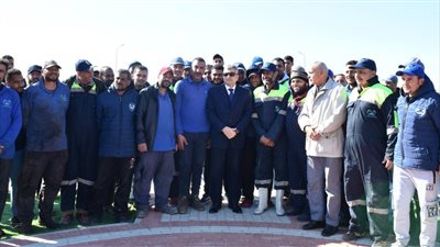 الفريق أسامة ربيع يطمئن على أحواض الاستزراع السمكي بشركة قناة السويس (صور)