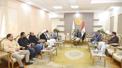 محافظ مطروح يستقبل مدير الجبل الأخضر بليبيا تعزيزا للعلاقات