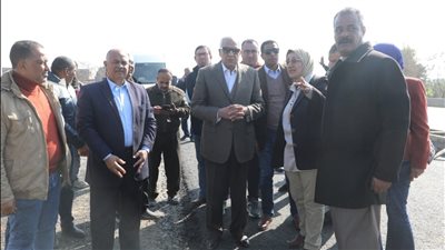 محافظ الجيزة يتفقد مخبزا للعيش البلدي بمركز ومدينة أوسيم للتأكد من وزن الرغيف (فيديو) 