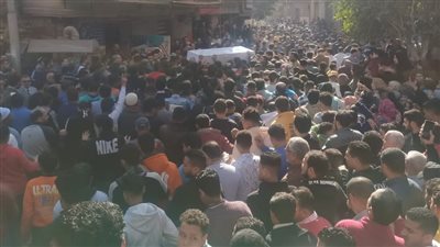 تشييع جثمان شاب بالمحلة توفي أثناء عمله في الإمارات (صور)