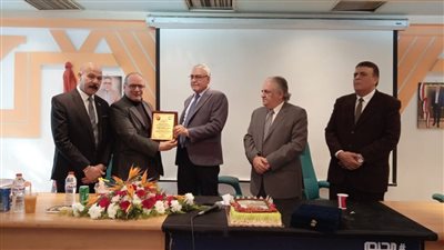 تكريم الدكتور أشرف العزب مدير الإدارة العامة لطب الأسنان في الدقهلية