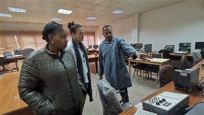 وفد هولندي يزور مركز التدريب المهني المتطور التابع لنقابة العاملين بالبناء والأخشاب