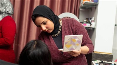 جامعية تطلق مبادرة لتجميل العرائس اليتيمات مجانًا بدمنهور