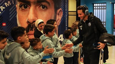  لفتة إنسانية بمباراة بيراميدز وفاركو باستاد الدفاع الجوي (صور)