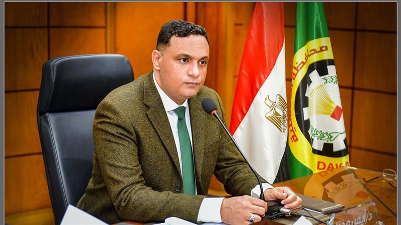 الدكتور ايمن مختار