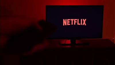 سر استقالة مؤسس Netflix من منصب رئيس مجلس الإدارة 
