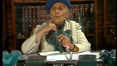 مفيدة عبد الرحمن وسر رفض عميد الحقوق قيدها بالكلية 