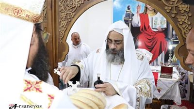 الأنبا فيلوباتير يدشن أواني الخدمة في كنيسة بأبو قرقاص
