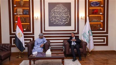 شريف فاروق يبحث مع نائب رئيس البريد العماني سبل التعاون المشترك