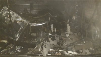 إخماد حريق في محل داخل محطة قطارات فيكتوريا بالإسكندرية 