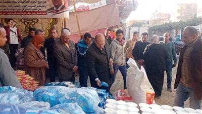 نائب محافظ الجيزة..يتفقد المنافذ الثابتة لبيع السلع بأسعار مخفضة بالصف وأطفيح(صور)