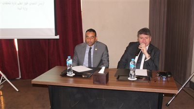 البيئة تبحث مع سلاسل المحال الكبرى آليات الحد من استخدام الأكياس البلاستيكية