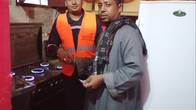 إطلاق أول شعلة غاز طبيعي في قرية جزيرة الحمودى بقنا 