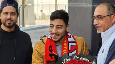 أكرم توفيق يصل قطر لبدء رحلة التأهيل من الرباط الصليبي (صور)