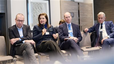 وزيرة التخطيط تشارك في جلسة تسريع الانتقال إلى صافي الانبعاثات الصفري