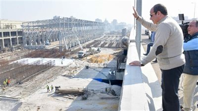 السيسي يتفقد مشروعات المحاور والطرق في الجيزة (صور)