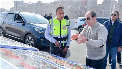 السيسي يتفقد مشروعات المحاور والطرق بمحافظة الجيزة.. ومحور الفريق كمال عامر شريان جديدة داخل المحافظة