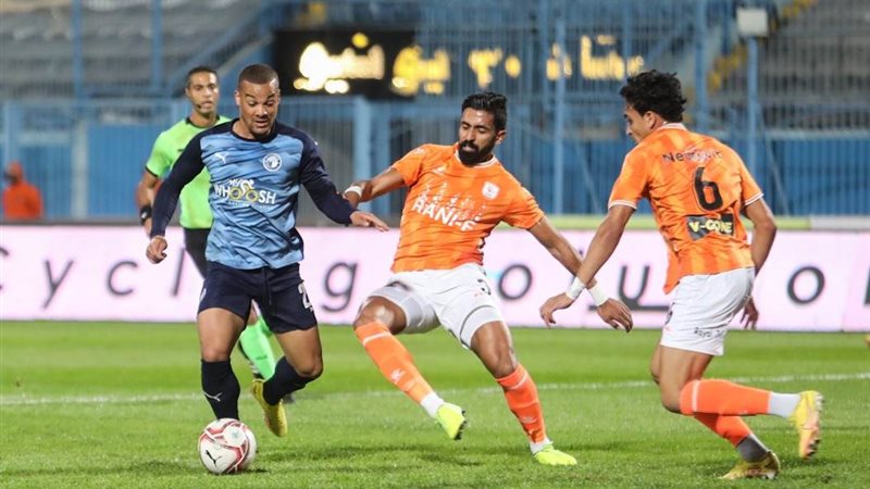 بيراميدز وفاركو،