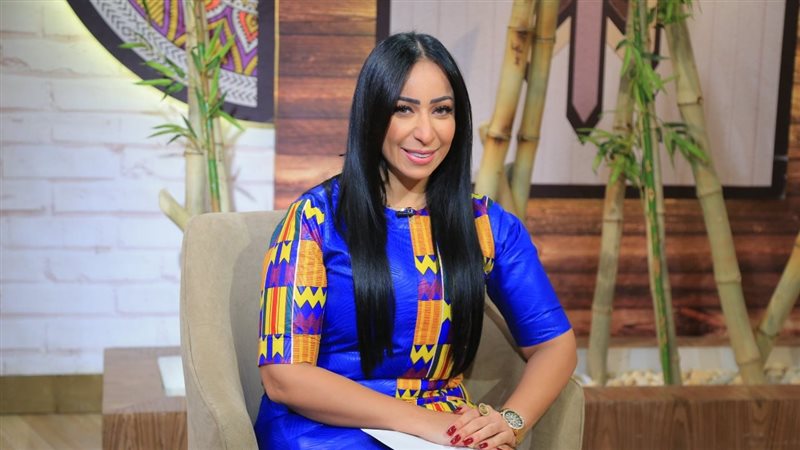 سالي عاطف مقدمة برنامج