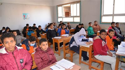 طلاب الشهادة الإعدادية ببورسعيد يؤدون اليوم امتحاني الجبر والإحصاء والتربية الدينية بنظام البابل شيت