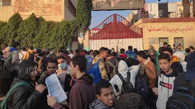 بدء توافد طلاب الشهادة الإعدادية على لجان الامتحانات بمحافظة الجيزة ( صور ) 