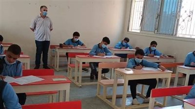 طلاب الشهادة الإعدادية بشمال سيناء يؤدون امتحان الهندسة 