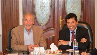 زغلول صيام يكتب: المال العام والسفر عمال على بطال.. هل من رقيب؟!