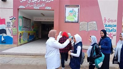 تعقيم وقياس درجة حرارة وتفتيش، انتظام لجان امتحانات طلاب الإعدادية بالبحيرة (صور)